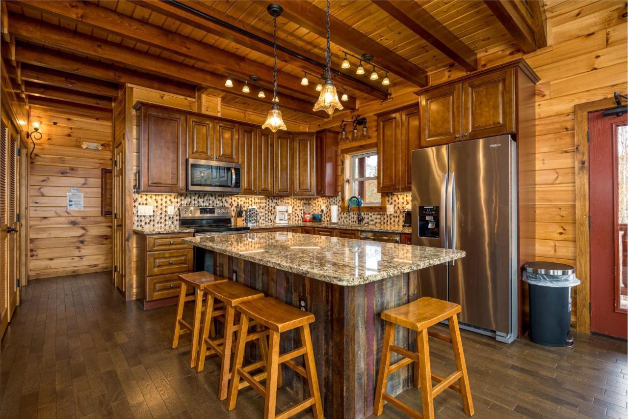 Ridge View Lodge Nature And Mountain View - Hot Tub - Firepit - Yard - Games Gatlinburg Εξωτερικό φωτογραφία