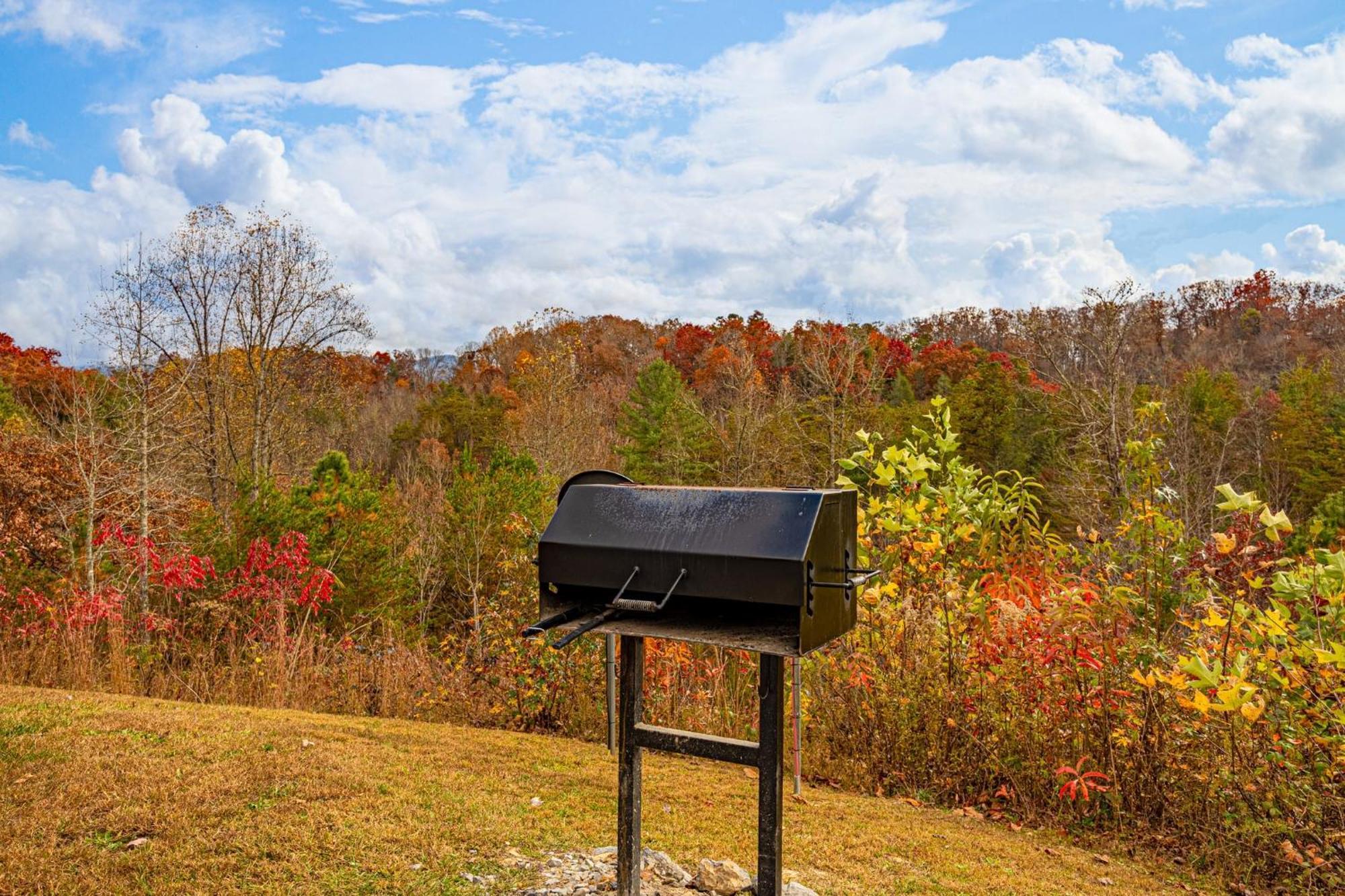 Ridge View Lodge Nature And Mountain View - Hot Tub - Firepit - Yard - Games Gatlinburg Εξωτερικό φωτογραφία
