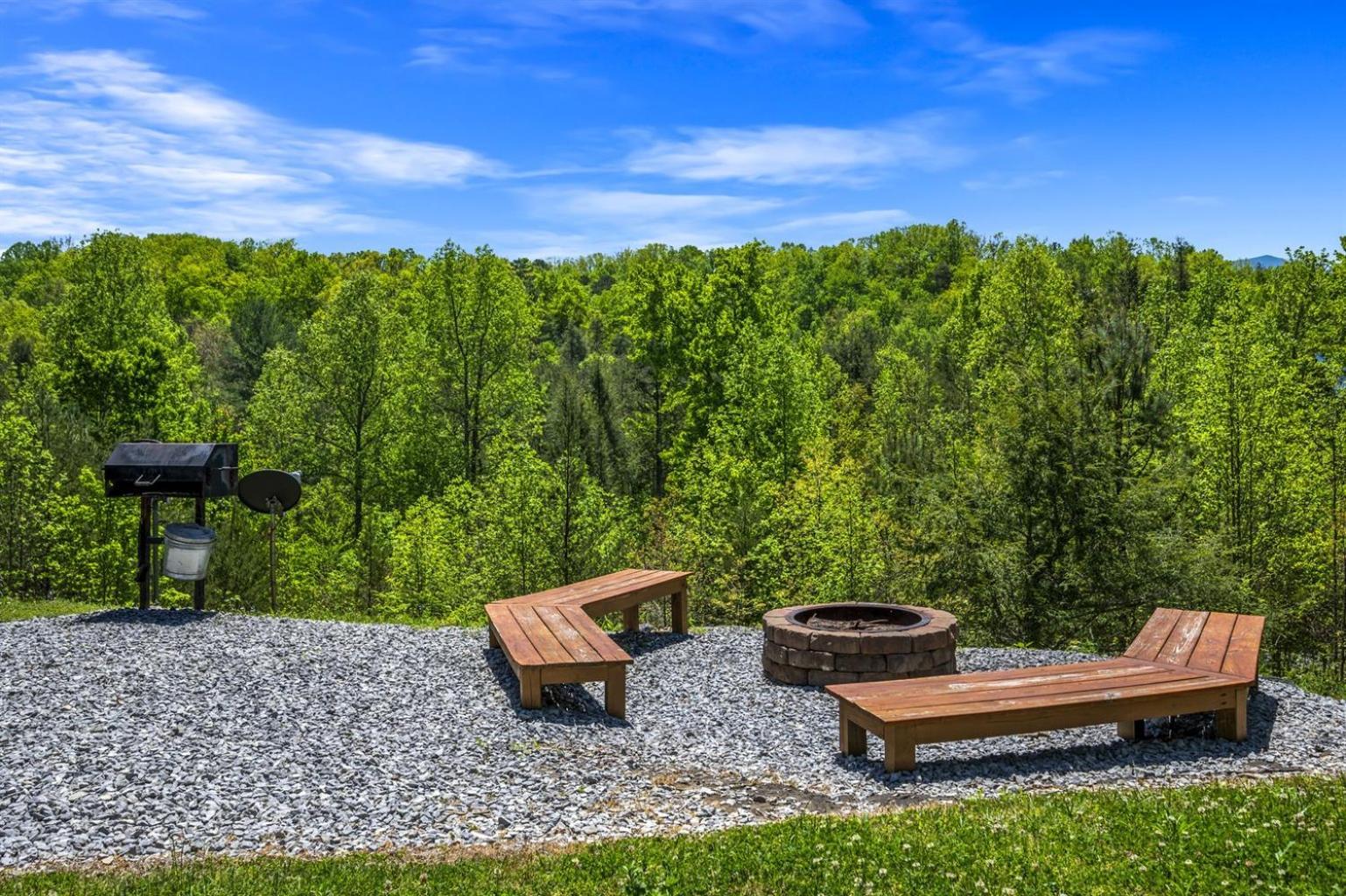 Ridge View Lodge Nature And Mountain View - Hot Tub - Firepit - Yard - Games Gatlinburg Εξωτερικό φωτογραφία