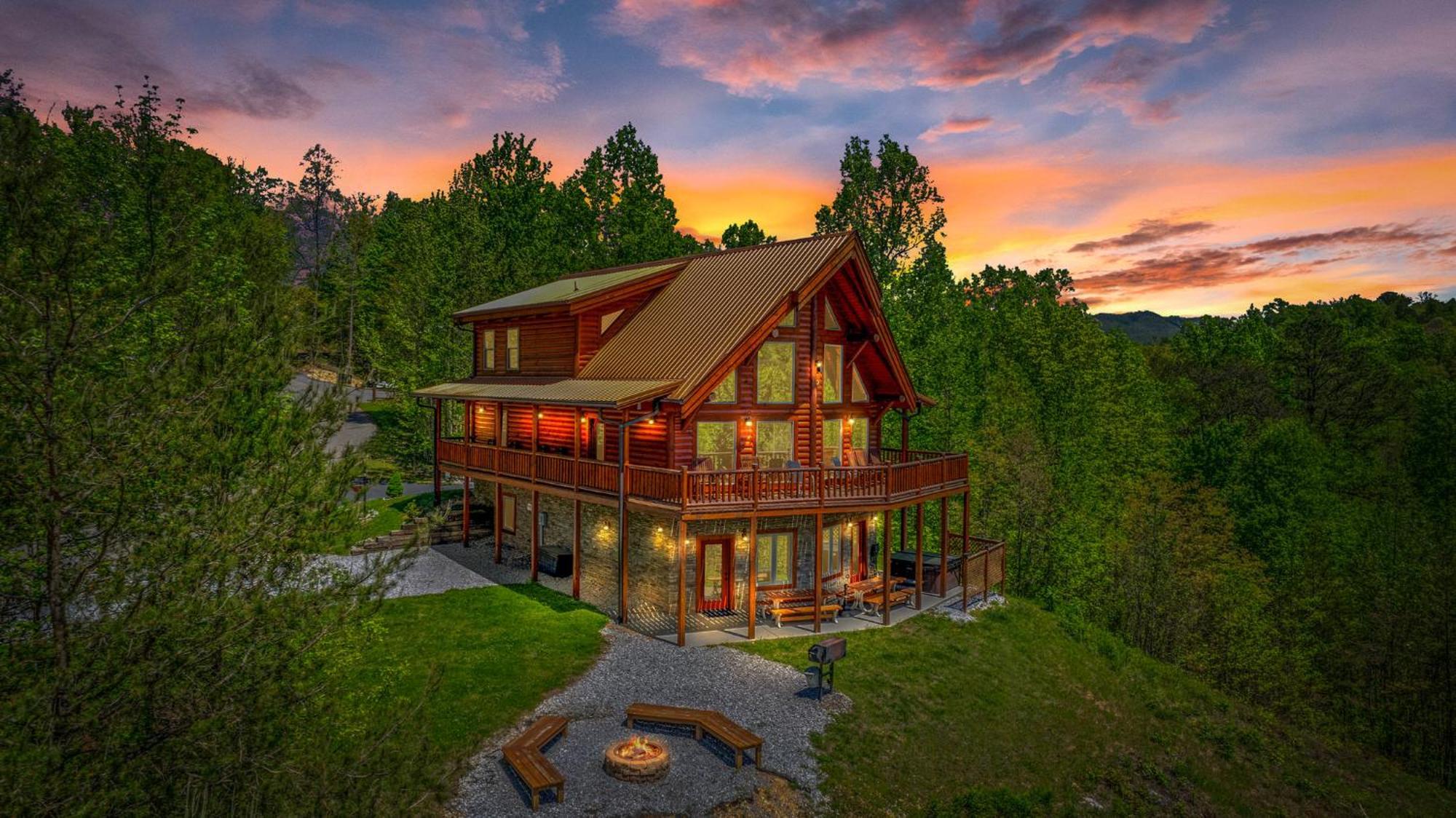 Ridge View Lodge Nature And Mountain View - Hot Tub - Firepit - Yard - Games Gatlinburg Εξωτερικό φωτογραφία