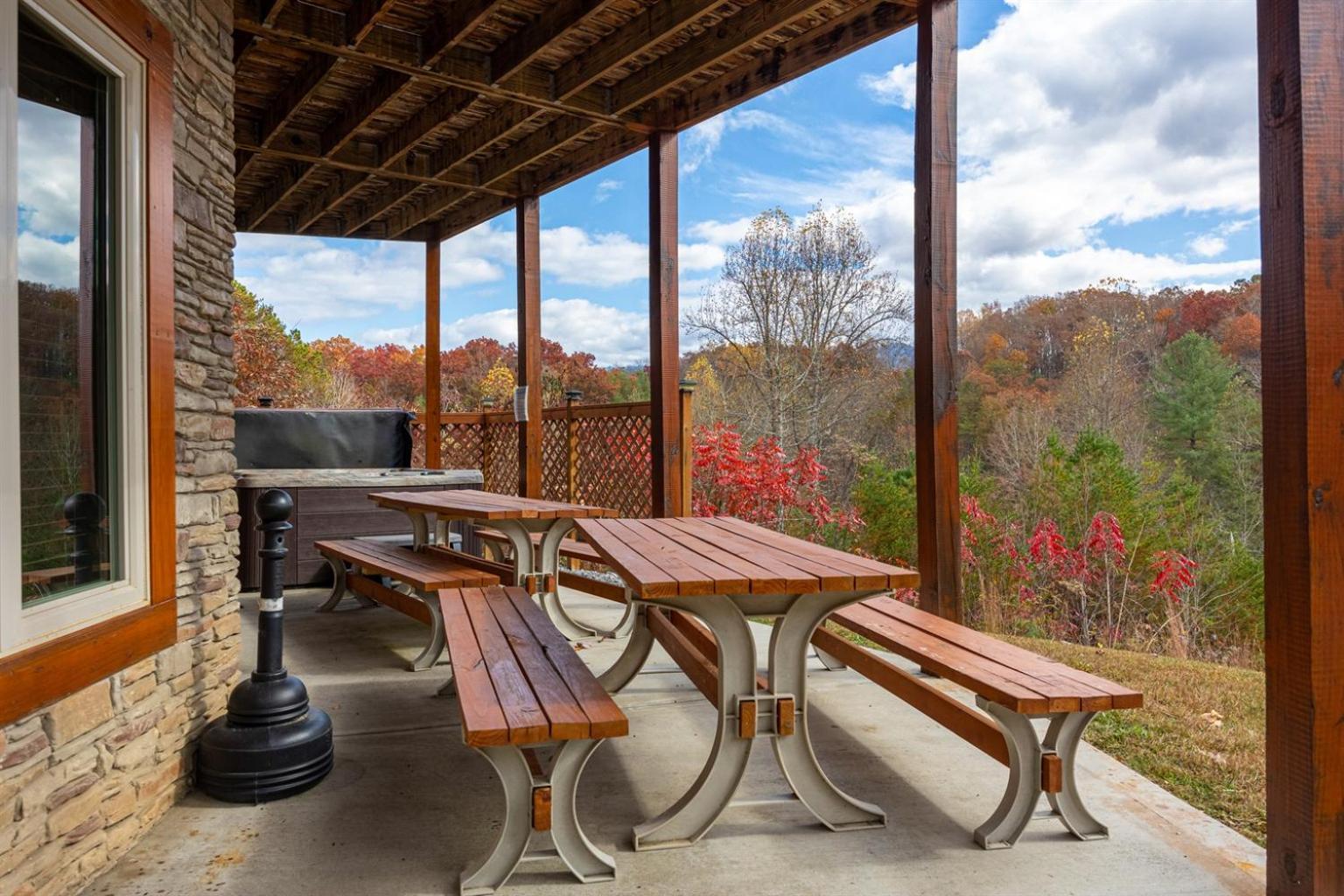 Ridge View Lodge Nature And Mountain View - Hot Tub - Firepit - Yard - Games Gatlinburg Εξωτερικό φωτογραφία